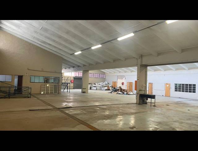 2,100M² WAREHOUSE TO LET IN PARAMOUNT ESTATE